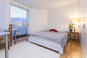 Modern 2BR in Rotermanni, EV parking garage, 5 guests