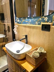 ÀBACO SUITE 2 Baths & Small Balcony in Trastevere