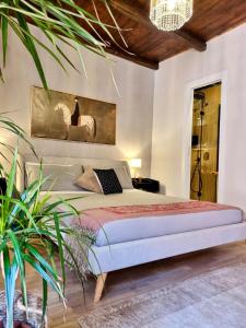 ÀBACO SUITE 2 Baths & Small Balcony in Trastevere