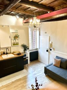 ÀBACO SUITE 2 Baths & Small Balcony in Trastevere
