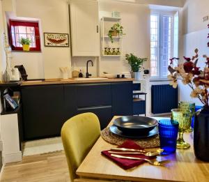 ÀBACO SUITE 2 Baths & Small Balcony in Trastevere