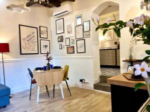 ÀBACO SUITE 2 Baths & Small Balcony in Trastevere