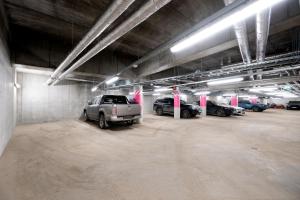 Top-Floor 1BR - Parking Garage - Breakfast station