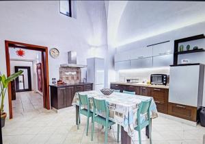 casa al centro tre stanze tre bagni giardino e volte