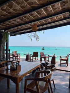 Sea To Moon Lipe