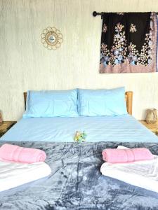 Cosy Hillside Bungalow with Sea View in Koh Lanta