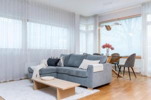 Quiet 2BR Steps from Old Town, Parking garage