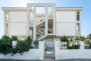 Modern & Bright 2BR Retreat with Balcony