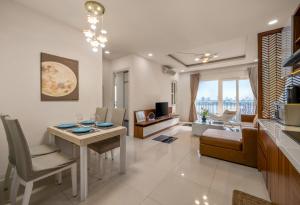 Luxury Sunset Riverside 2BR Mornachy Da Nang