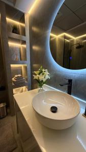 Renovated Studio, Metro Nearby, Self Check-in
