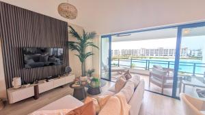 Cana Life Luxury City Beach - Sky Pool View, Punta Cana