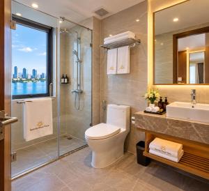 Memory Time Central Hotel & Apartment - 10 Bach Dang Street in front Han River