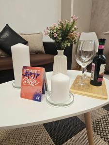Apartment City center with workspace & wifi near Metro station