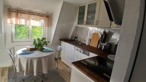 Charming Countryside Apartment Near Koping - Pet Friendly