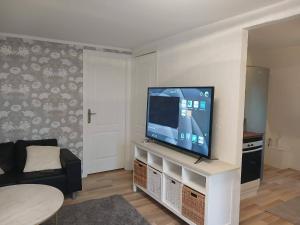 Charming Countryside Apartment Near Koping - Pet Friendly