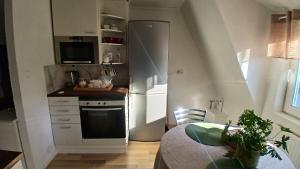 Charming Countryside Apartment Near Koping - Pet Friendly