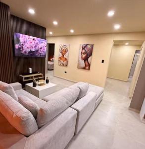 Jacuzzi y piscina, 8 habitaciones Medellín, Poblado
