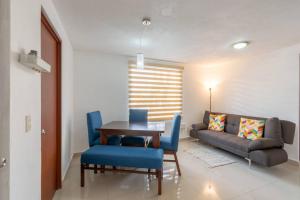 Albertos Home, steps from the Revolution Monument CDMX