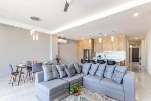 New 2 BR Condo with Private Terrace - BBQ