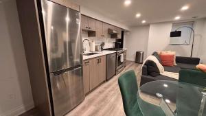 Bright Downtown 1BR Free Parking & King Bed
