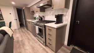 Bright Downtown 1BR Free Parking & King Bed