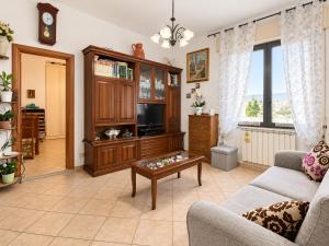 Nini House