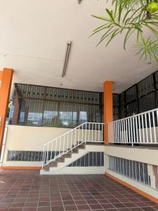 Melgar Apartment Complex with Pool and Parking