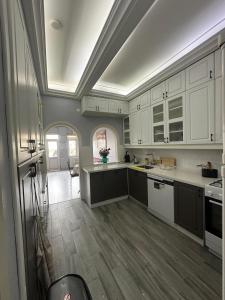 Cute Island House with Balcony within Walking Distance to the Beach