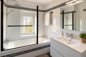 2 Bedroom Apartment with Pool between Yumbo & Cita