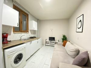 Stylish 1BR Stay İstiklal Steps Away