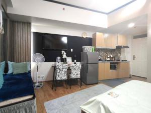 comfy studio type condo near airport