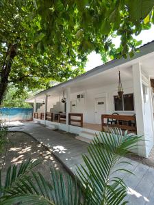 The Sharks Tail Dive Resort