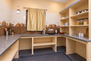 Spacious and luxurious 2bhk apartment in Tirupati with kitchen and car parking for upto 20 people