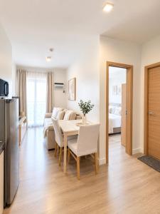 Coastal Crest View l 1BR with Balcony l Pool