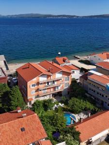 Apartment with swimming pool Bijela 31