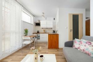 Jasny Apartament w Centrum by Noclegi Renters