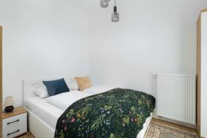 Jasny Apartament w Świnoujściu Blisko Portu by Noclegi Renters