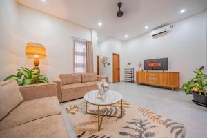 3BR Umalas Villa - Private Pool & Rooftop Terrace