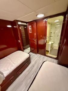 27m Benetti Luxury yacht stay in Cesme