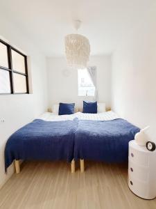 Tsubaki Twin Top Floor 303 Seaside 4 Min Walk to the Sea