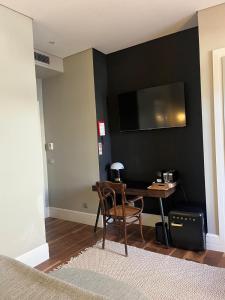 Amial Lodge
