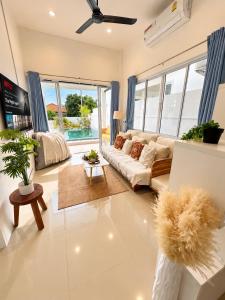 Golden Hour Villa Private Pool & Billiards