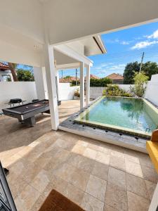 Golden Hour Villa Private Pool & Billiards