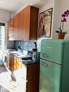 Aventino-Piramide Quiet Studio with Garden-View Terrace