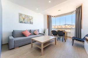 Seaview Apartment with WiFi Steps to Beach