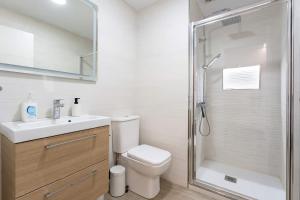 Seaview Apartment with WiFi Steps to Beach