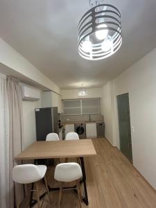 Pentelis 7A Apartment