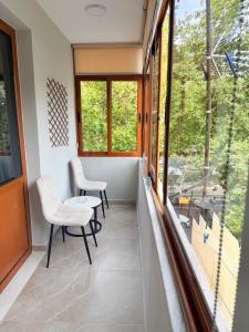 Cozy Central 2 Bedroom Apartment in Myslym Shyri