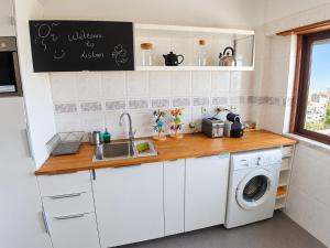 Flat with 3BR in Lisbon - Walk to FIL and MeoArena