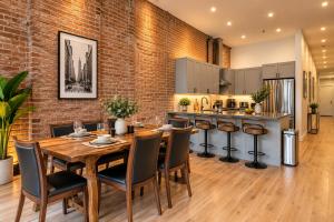 Luxury apartment in heart of downtown